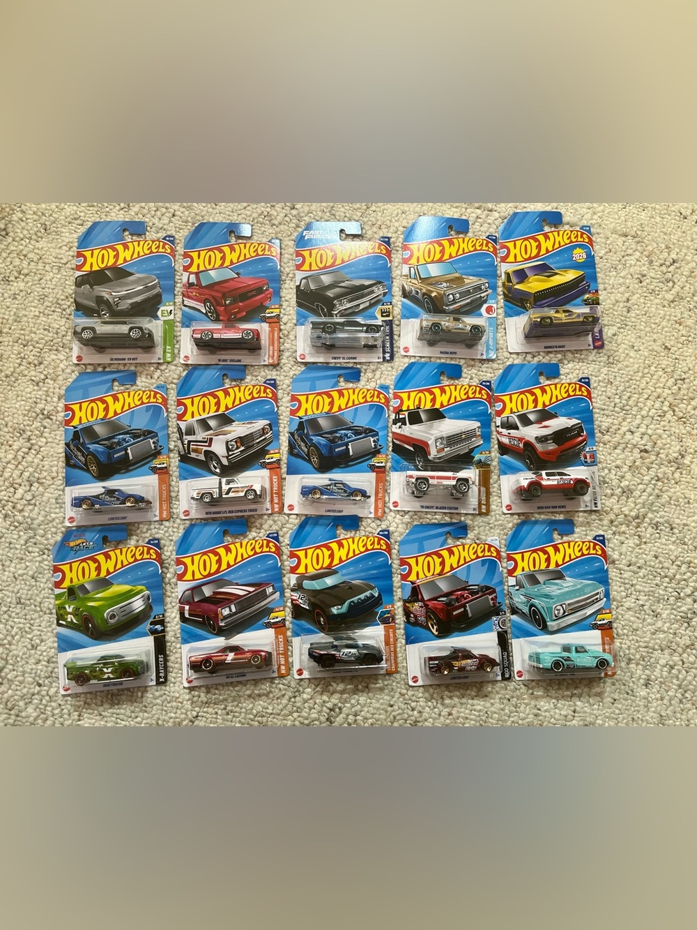 15 Hot Wheels Assorted Trucks